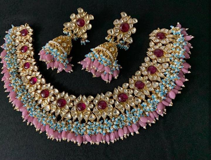 Minaki Nayab Kundan Set