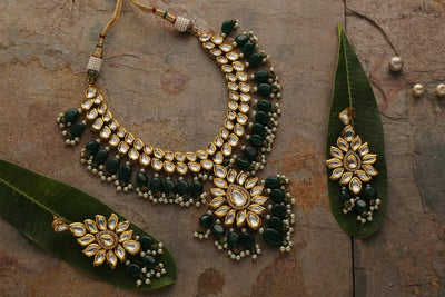 Minaki Kamal Kundan Set - Minaki