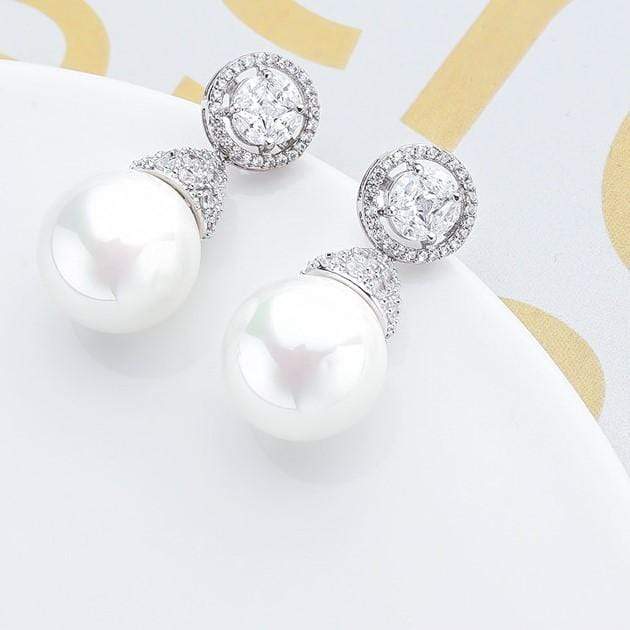 Minaki Solitaire Pearl Drop Earrings